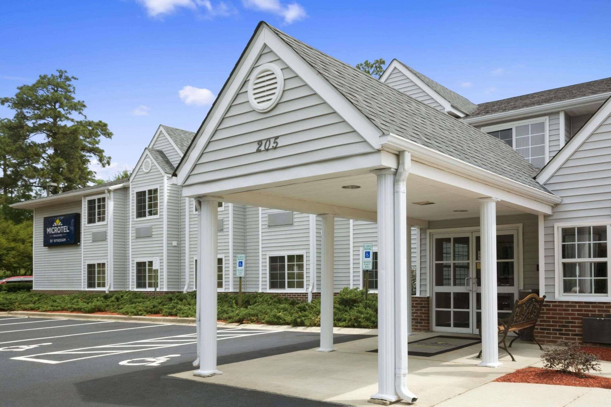 Microtel Inn & Suites By Wyndham Southern Pines Pinehurst Экстерьер фото